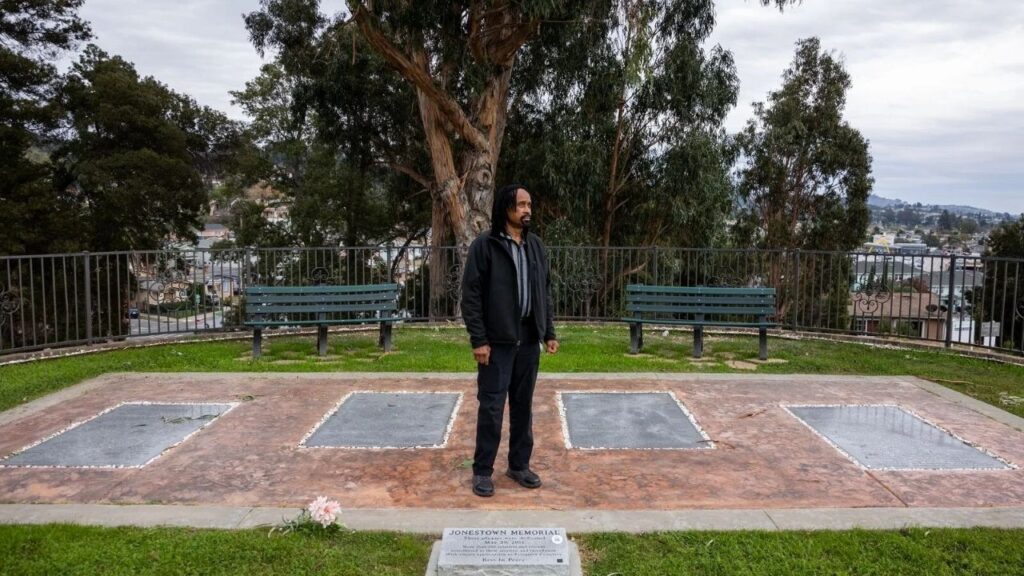 Pomnik we wschodniej części Oakland upamiętnia ofiary masakry w Jonestown